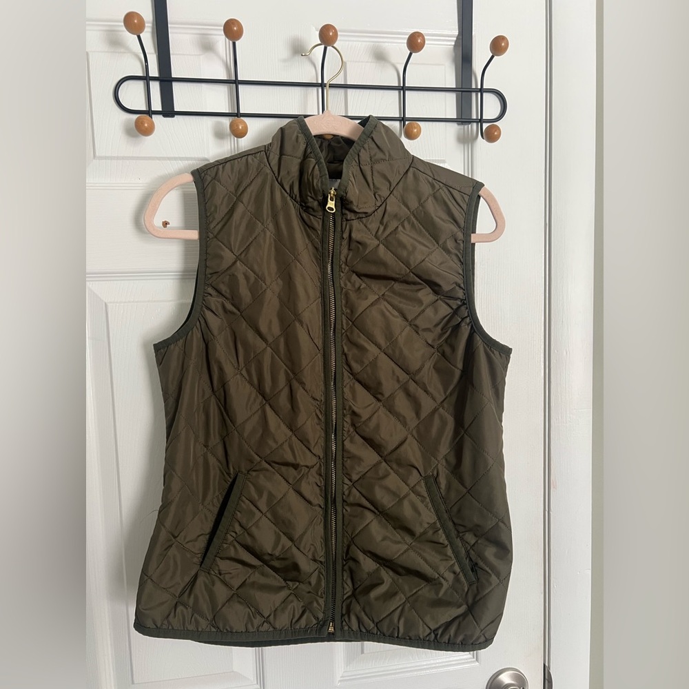 Olive green old navy vest, size medium. Gently worn